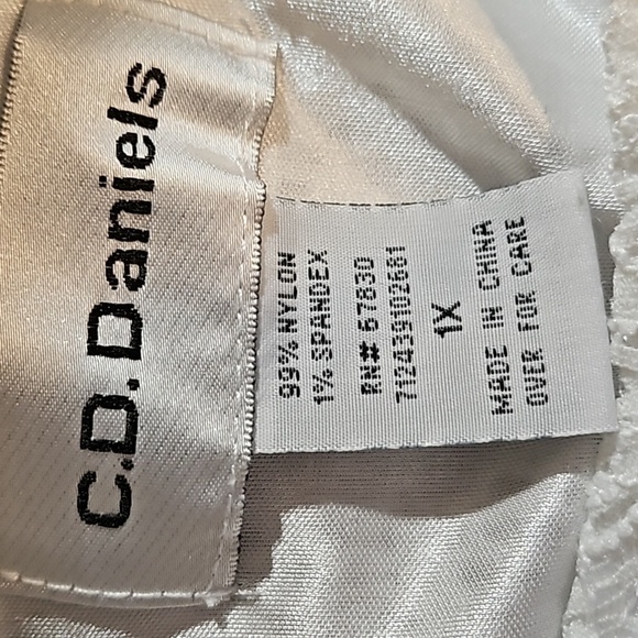 C.D. Daniels White Lace Pull On Blouse 99% Nylon 1% Spandex Size 1X - Picture 7 of 7